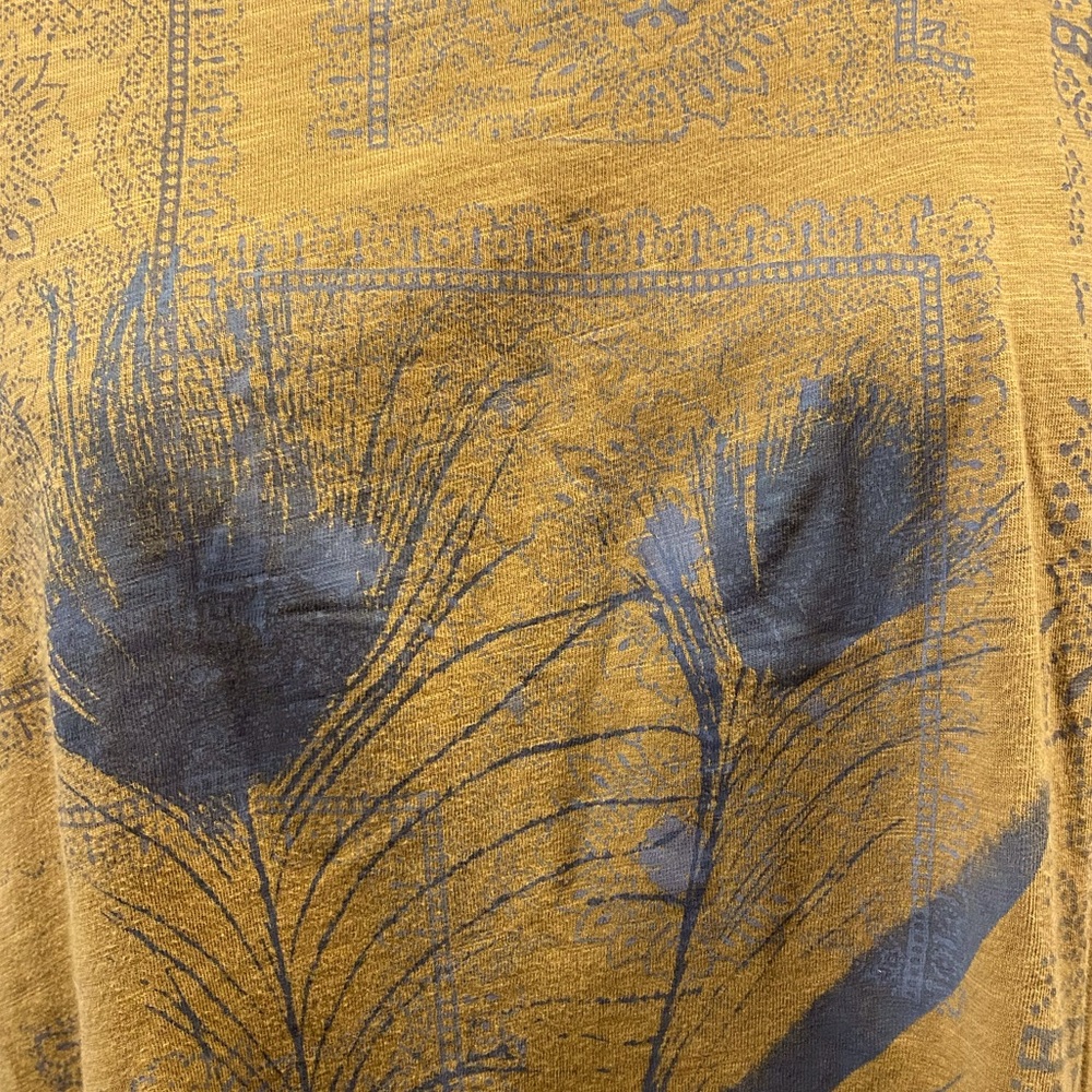 Blue Fish mustard artistic printed tee shirt size Large